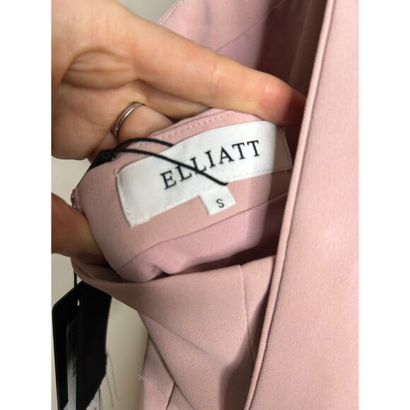 Elliatt Sinatra Dress in Blush- Size Small (4-6) halter neck, romantic - Picture 5 of 8